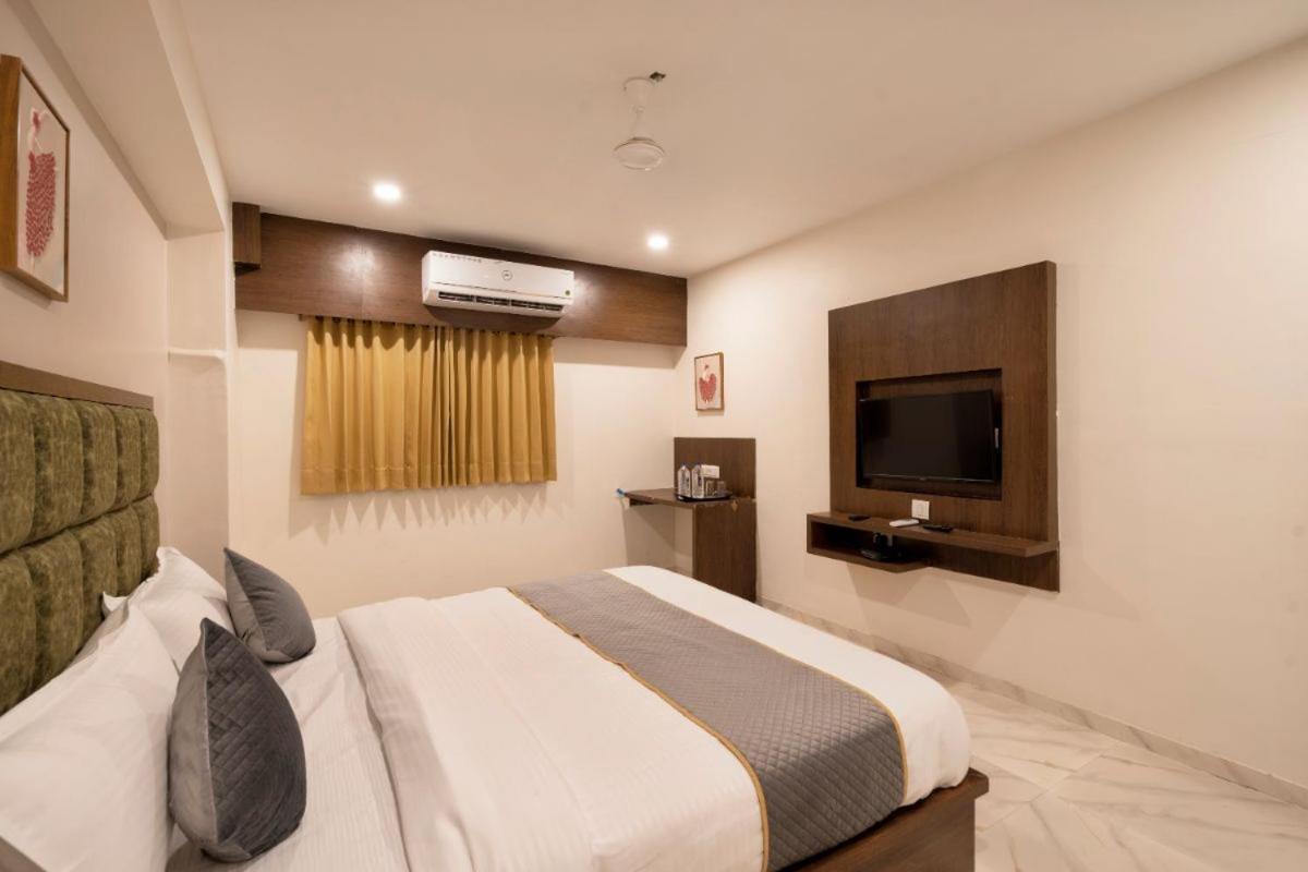 Hotel Royal 24 อาเมดาบัด ภายนอก รูปภาพ
