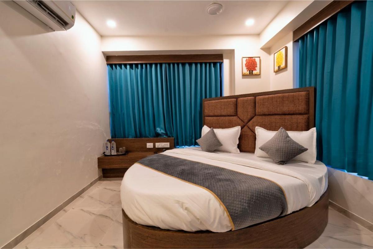 Hotel Royal 24 อาเมดาบัด ภายนอก รูปภาพ