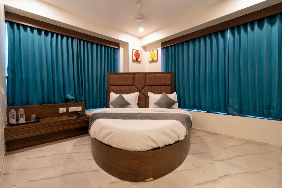 Hotel Royal 24 อาเมดาบัด ภายนอก รูปภาพ