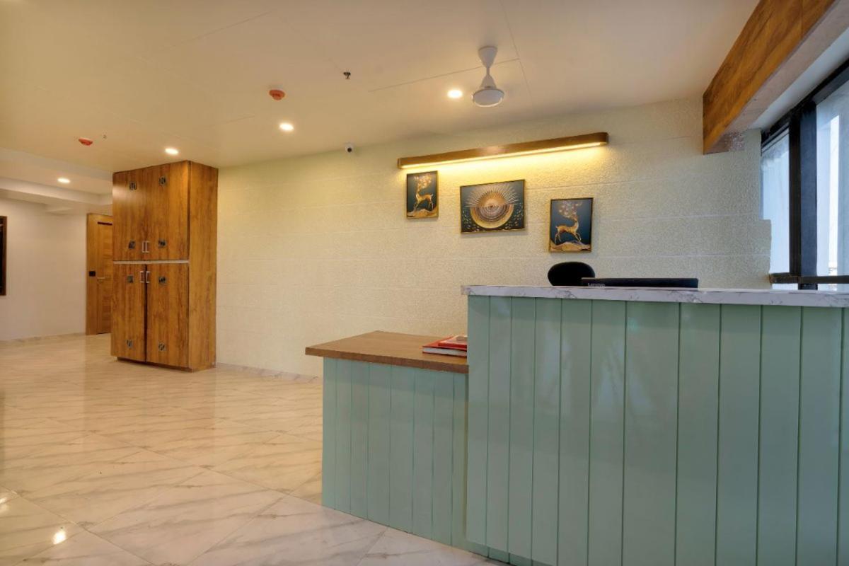 Hotel Royal 24 อาเมดาบัด ภายนอก รูปภาพ