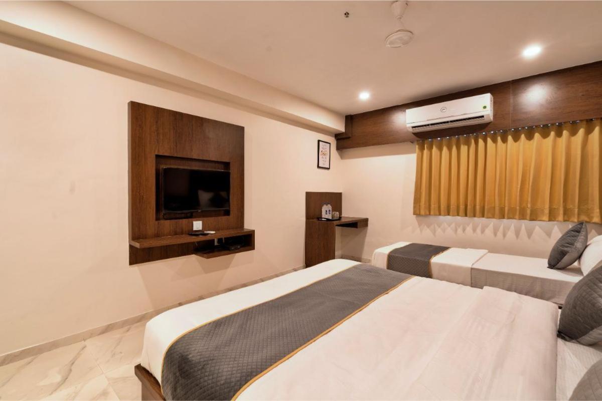 Hotel Royal 24 อาเมดาบัด ภายนอก รูปภาพ