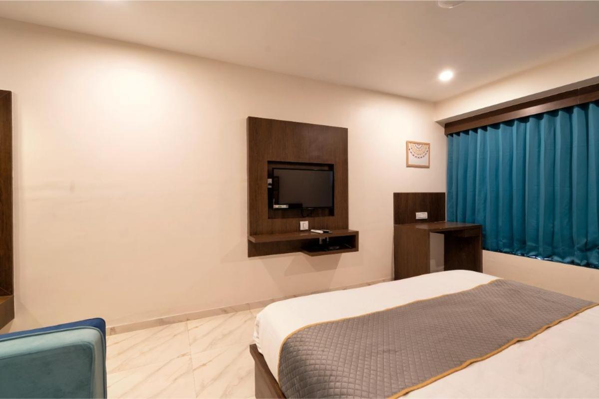 Hotel Royal 24 อาเมดาบัด ภายนอก รูปภาพ
